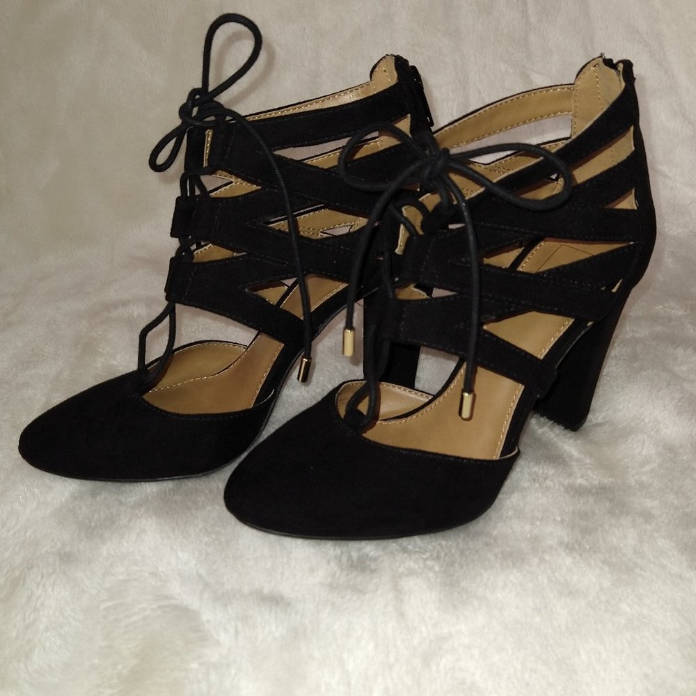 14th & Union Velvet Strap Pump - Picture 2 of 9